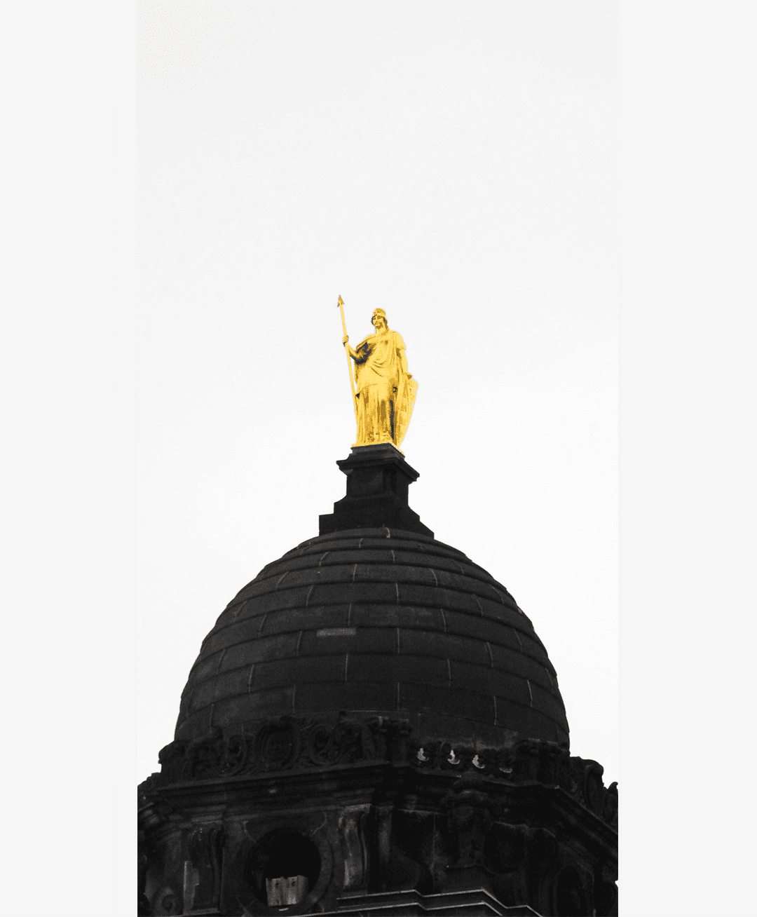 golden statue dresden for instagram crop